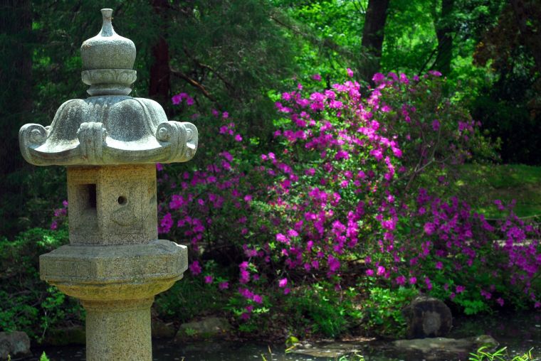Stone lanterns at Maymont estate